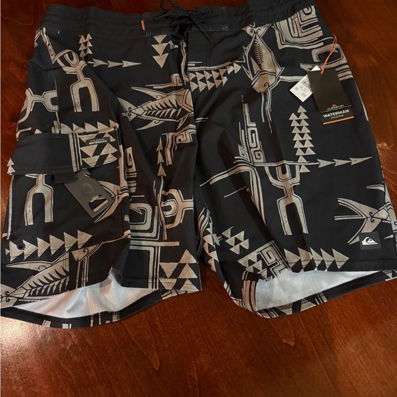 Quiksilver Molokai Men's Black and Gray Patterned Board Shorts 38 NWT